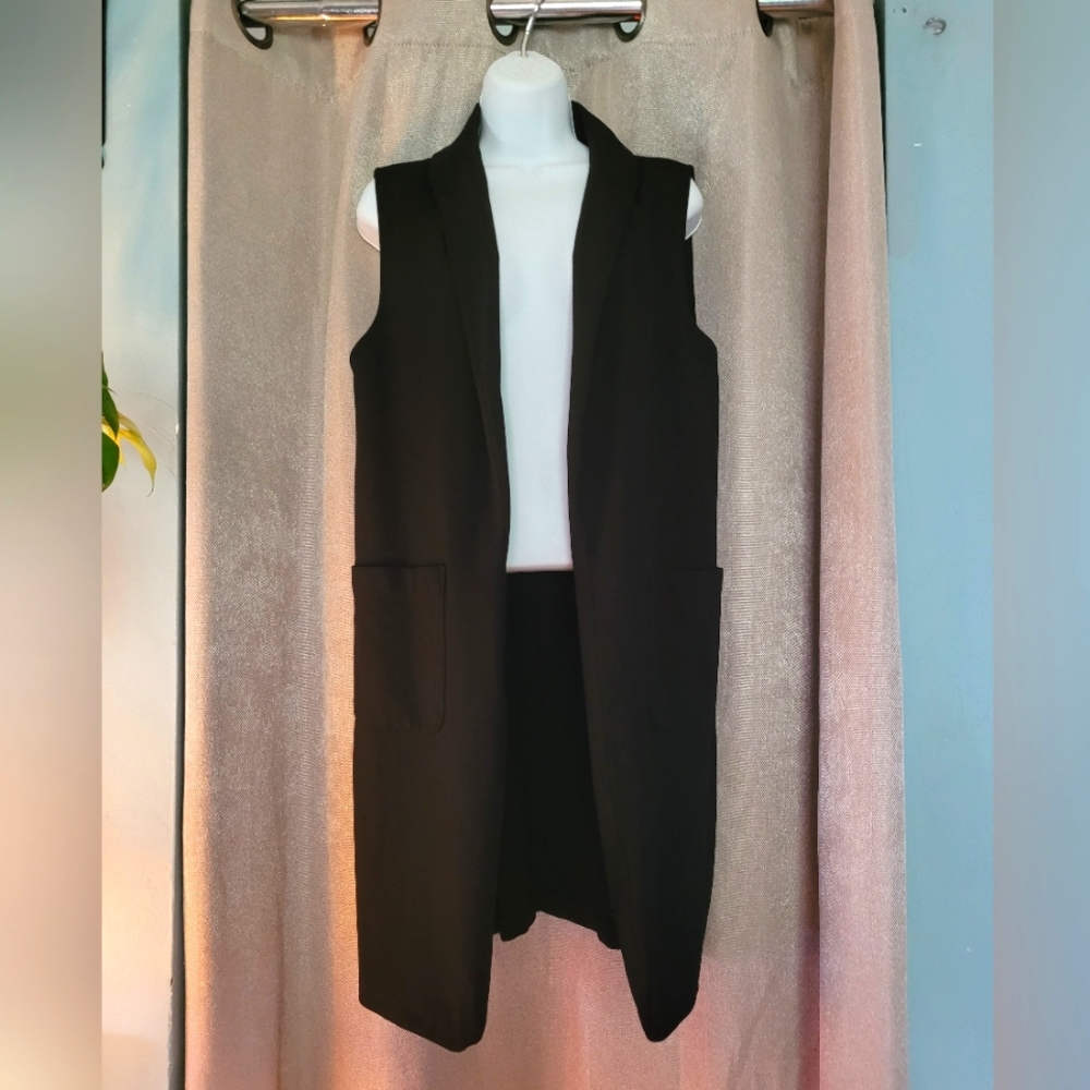 ⭐️Le Chateau Long Black Vest⭐️